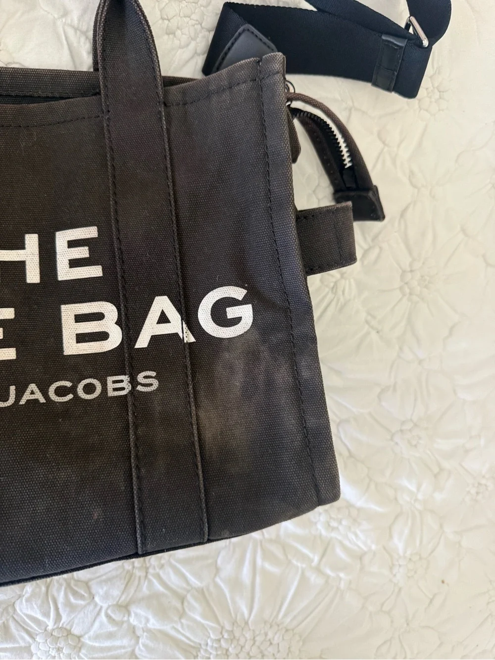 Marc Jacobs The Tote Bag in Black with White Logo - Picture 4 of 11